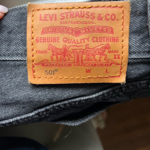 Black Demiem cut-off shorts - Picture 4 of 5